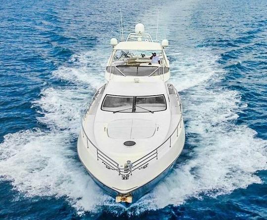 Iate a motor Azimut de 71 pés 