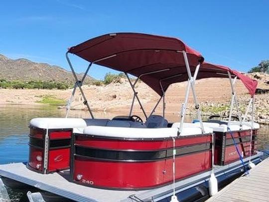 Beautiful 2022 Crest 240LX Tritoon for rent at Canyon lake with seating for 12!