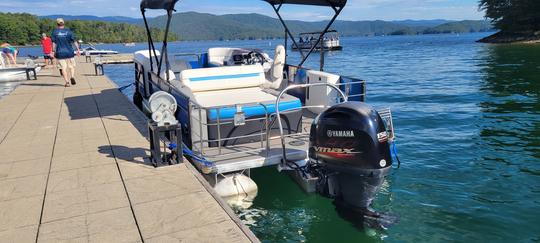 Lake Hartwell Tritoon Rentals with fuel, tube, and delivery free!!!