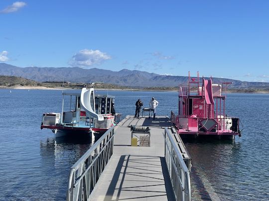 Barcaza para fiestas de 38 pies para hasta 20 personas en Lake Pleasant