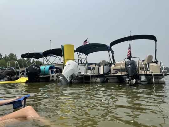 2 nouveaux bateaux tri-toons « Captain et carburant inclus » dans la région de Nashville Old Hickory Lake