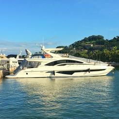 Location d'un méga-yacht Intermarine Apolo Power de 80 pieds à Paraty, au Brésil