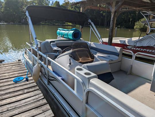 24ft Weeres Suntanner Pontoon - It's a good day for a boat day!