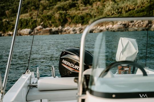 Explorer 30hp Powerboat for Ionian Islands | No boating license, no problem!