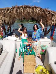 Tiki Boat, votre paradis tropical flottant vous attend pour faire la fête et faire une croisière 