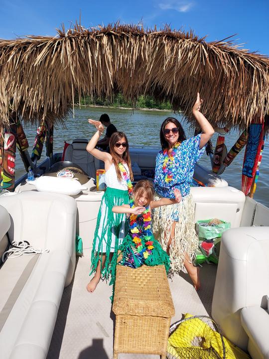 Tiki Boat, votre paradis tropical flottant vous attend pour faire la fête et faire une croisière 