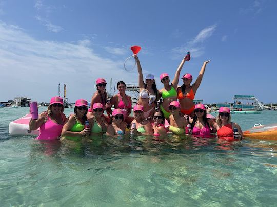 Aventura de barco Tiki de 26 pés para 18 passageiros em Destin — Crab Island Adventure