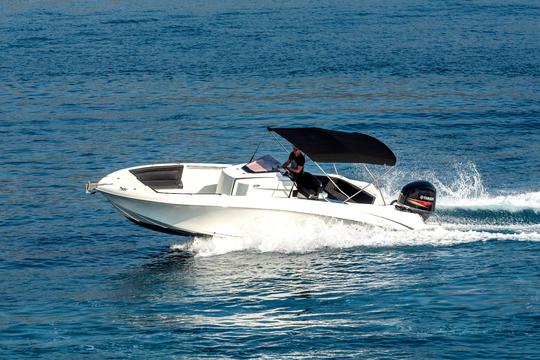 Rendimiento y elegancia: Pacific Craft 27 RX en alquiler en Split/Trogir