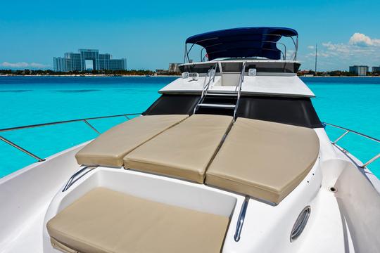 Deluxe Yacht 48ft with FlyBridge in Cancun