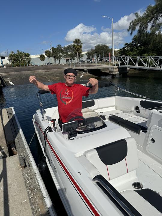 Tahoe 2150 OB 2024 con motor de 200 HP, paquete de pesca. ¡ENTREGA EN CUALQUIER LUGAR!