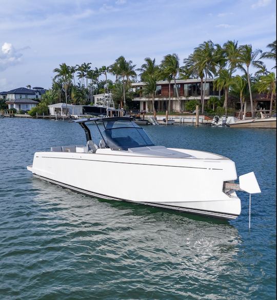 1 Free hour ! Luxury Pardo Yacht 38' (Free hour Monday thru Thursday)