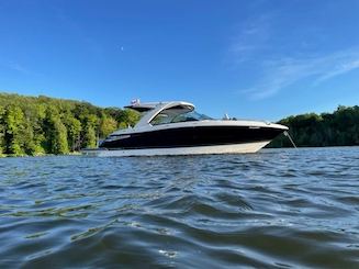 Professional Luxury Yacht Charter in the Muskoka Lakes