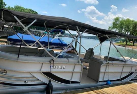 2006 Southbay Pontoon 25' boat rental on Lake Norman