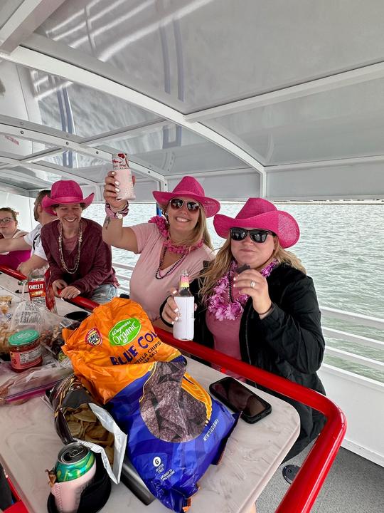 Le meilleur bateau de fête du lac Champlain pouvant accueillir jusqu'à 20 passagers !