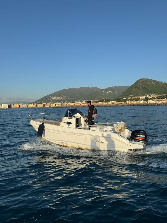 Barco Salento marine Sundek 19s em Sorrento, Campânia