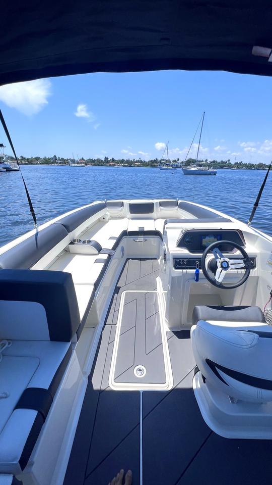 Magnifique nouveau bateau à pont Bayliner de 20 pieds pouvant accueillir jusqu'à 9 personnes à Dania Beach, en Floride