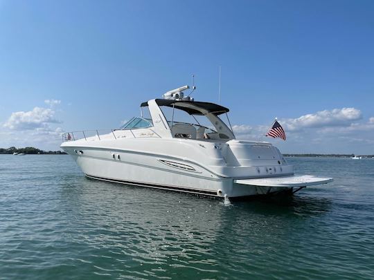 Diversey Harbor Relax and Enjoy on this 52ft Yacht