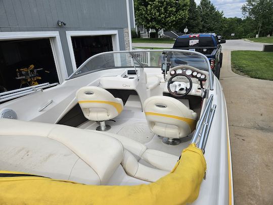 2010 Tahoe Q5i com tubo. Localizado na área de Excelsior Springs