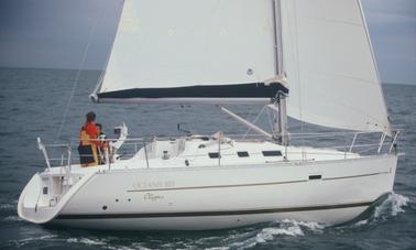 Oceanis 323 Sailboat Charter in Italy