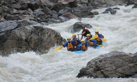 Rafting em águas brancas em Kremmling, Colorado