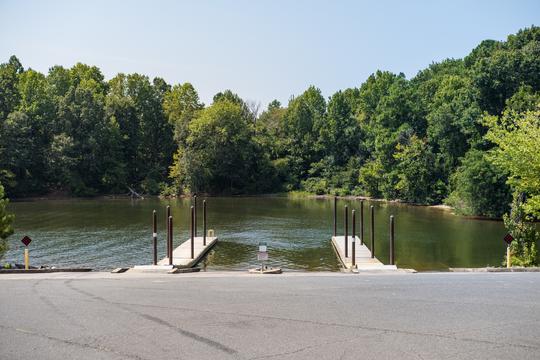 20' Sun Tracker Party Barge Dlx Pontoon Rental in Charlotte, North Carolina