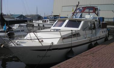 Charter "Twieberr' Motor Yacht in Friesland, Netherlands for up to 6 people