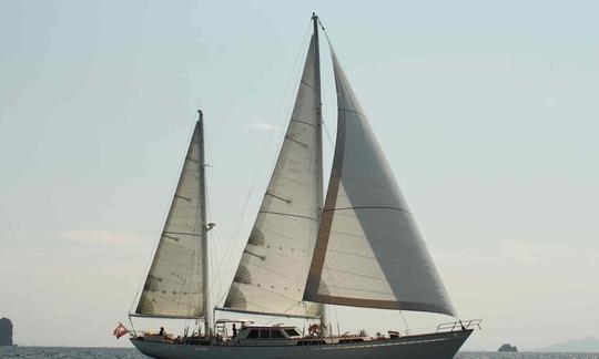 Bermuda Ketch Charter de 85 pies en Kawthoung