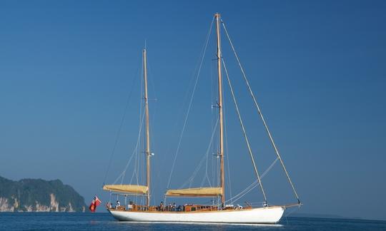 2011: Classic Ketch Charter de 95 pies en Kawthoung