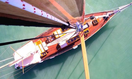 2011: Classic Ketch Charter de 95 pies en Kawthoung