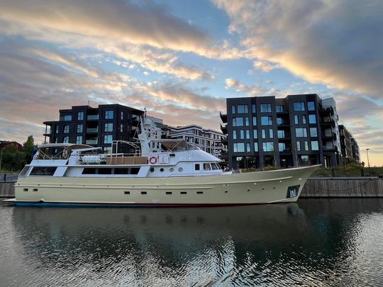 Louer un yacht à moteur à Helsinki