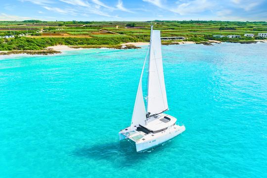 Croisière d'une journée en catamaran de luxe de 46 pieds à Miyakojima : votre escapade privée sur une île