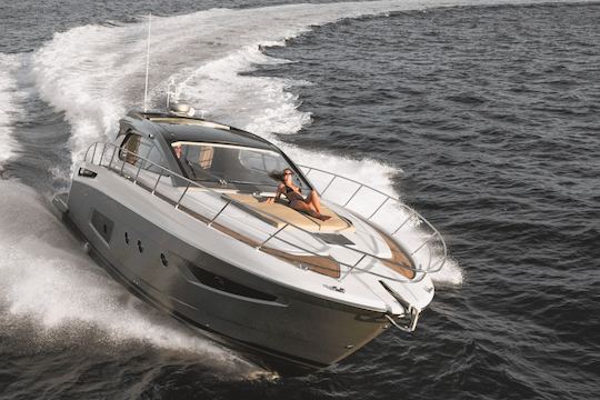 カンパニア州カプリ島のAzimut 16.5モーターヨットレンタル