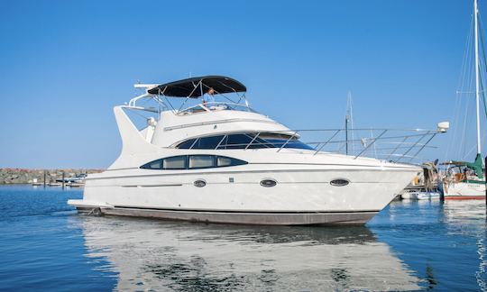 Superbe yacht Carver à plusieurs niveaux de 47 pieds à Chicago pouvant accueillir jusqu'à 13 personnes