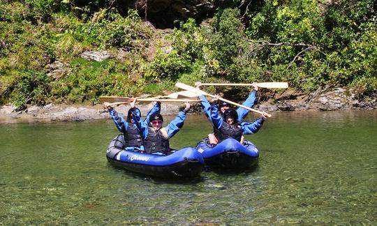 Excursions en kayak et en radeau sur le fleuve Pelorus en Nouvelle-Zélande