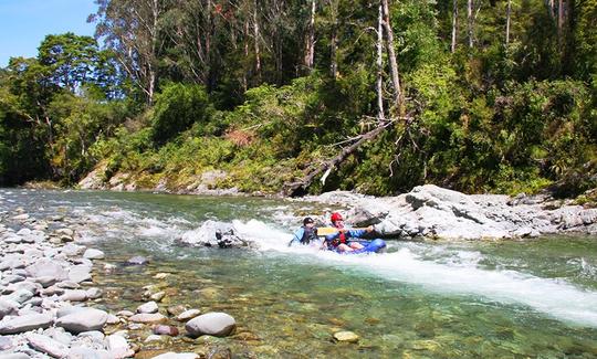 Excursions en kayak et en radeau sur le fleuve Pelorus en Nouvelle-Zélande