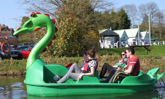 Alquiler de barcas a pedales en Warwick, Reino Unido