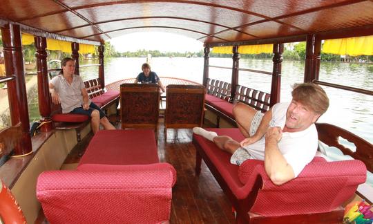 Aluguer de barcos pelo canal em Alappuzha