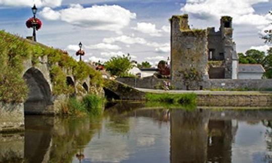 Explore little towns and villages along the way. Have a Guinness with a hearty Irish stew