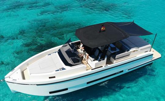 De Antonio D34 Open Gogga Center Console Rental in Eivissa, Illes Balears