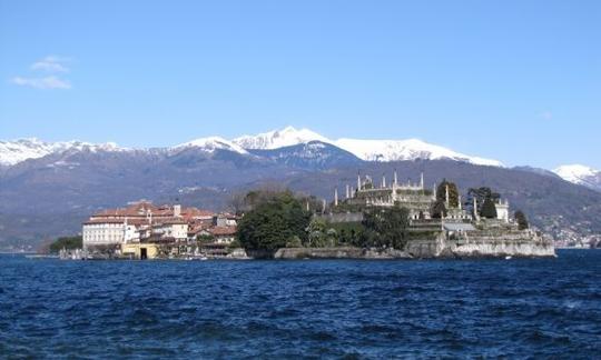 Disfrute de Stresa, Italia, en un recorrido en barco privado con capitán