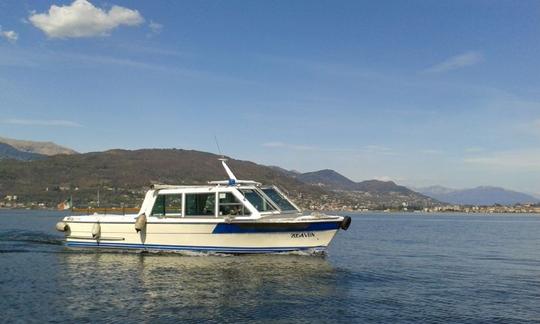 Disfrute de Stresa, Italia, en un recorrido en barco privado con capitán