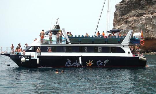 Excursiones de buceo en catamarán de vela para 110 personas en Tarajalillo, Islas Canarias