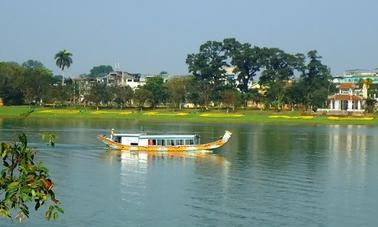 Viaje en barco dragón por el río Perfume en la ciudad de Hue