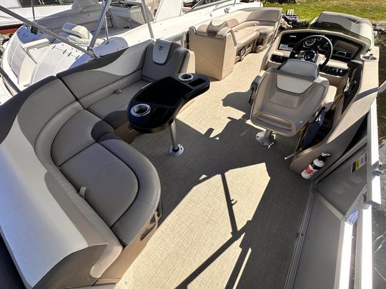 24 Luxury Tahoe Pontoon Cruising Boat in Bellevue, Washington