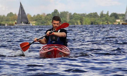 Location de kayak avec pagaie et gilet de sauvetage inclus à Riga, en Lettonie