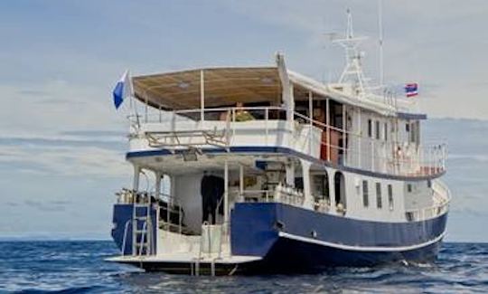 Liveaboard Diving Charters on