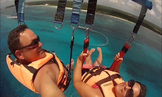 Parasailing & Banana Boat Rides in Roatán, Honduras