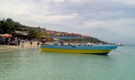 Parasailing & Banana Boat Rides in Roatán, Honduras