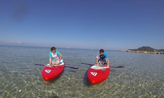 Alquiler de tablas de surf de remo en la playa de Alykes, Zakynthos