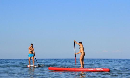 Alquiler de tablas de surf de remo en la playa de Alykes, Zakynthos